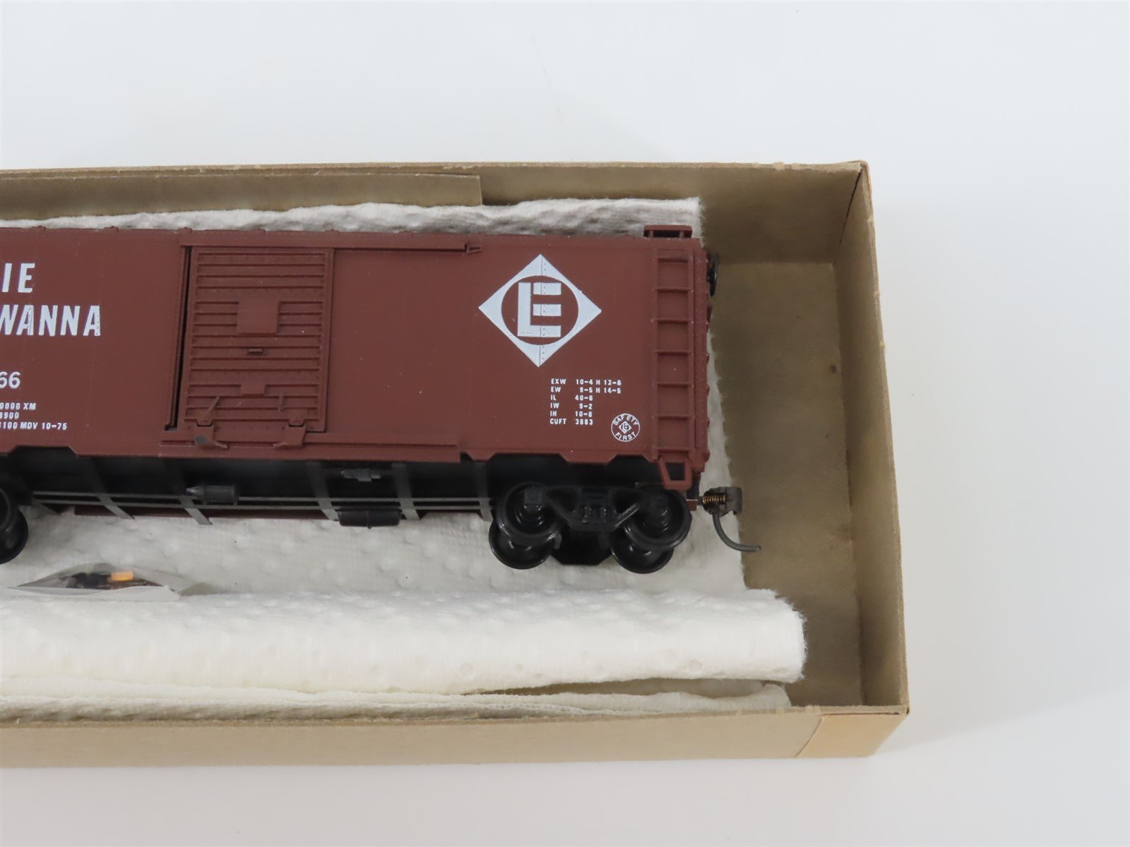 HO Scale Athearn Rail Runner 1 EL Erie Lackawanna 40' Box Car #55566