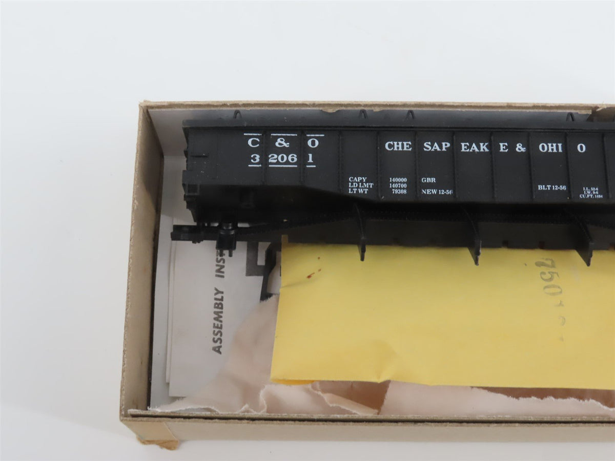 HO Scale Athearn Rail Runner Kit 119 C&amp;O Progress 50&#39; Covered Gondola #32061