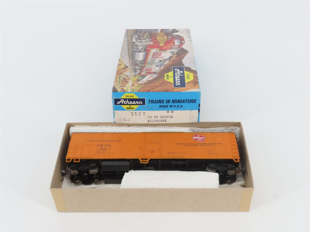 HO Scale Athearn 1620 URTX Milwaukee Road 50&#39; Mechanical Reefer #820