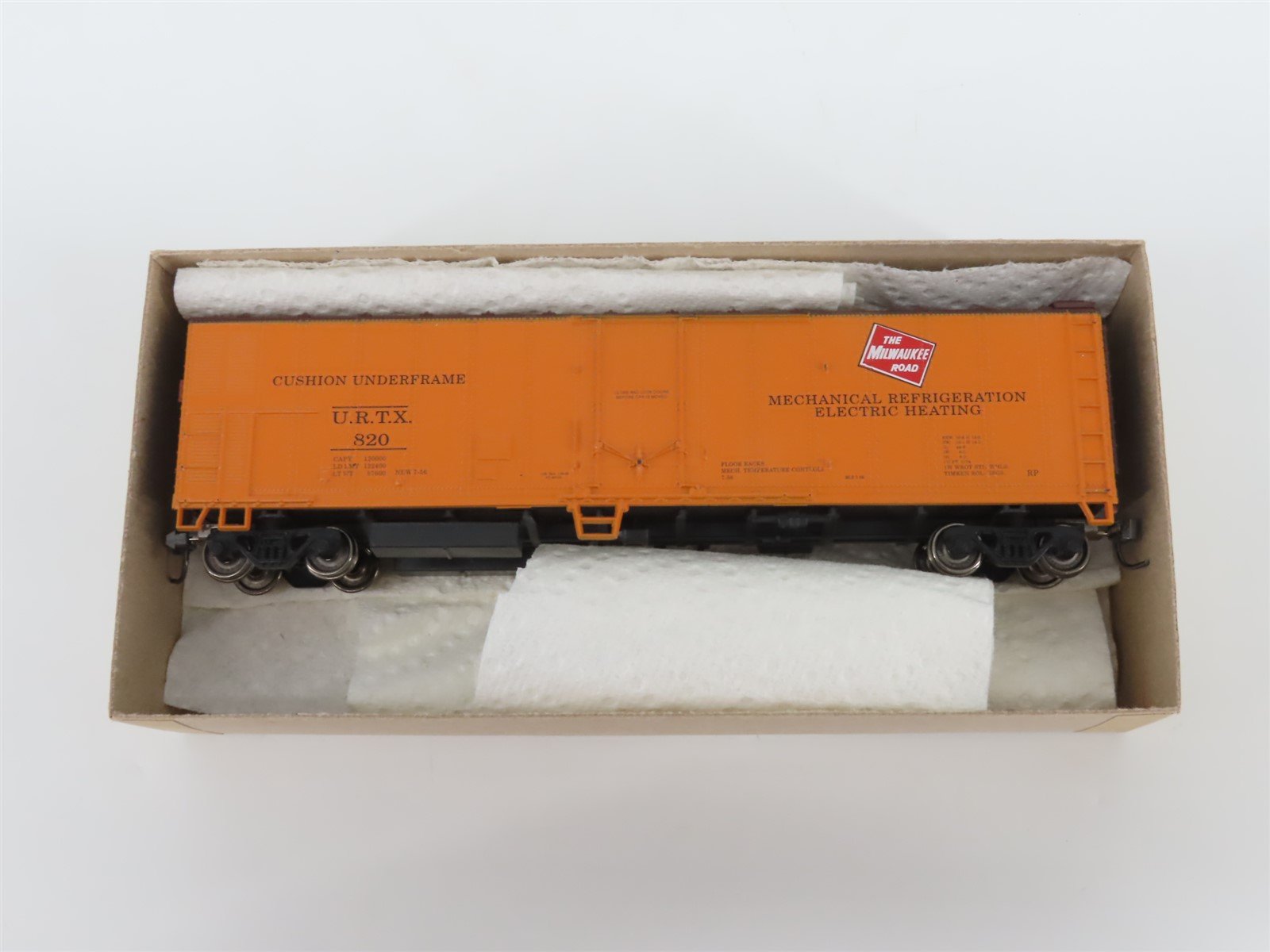 HO Scale Athearn 1620 URTX Milwaukee Road 50' Mechanical Reefer #820