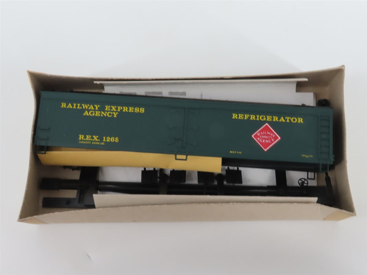 HO Scale Athearn Kit 5336 REX Railway Express Agency 50&#39; Reefer #1268