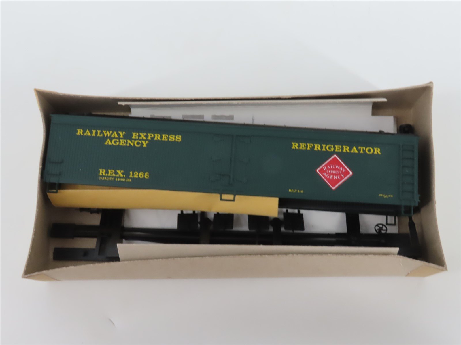 HO Scale Athearn Kit 5336 REX Railway Express Agency 50' Reefer #1268