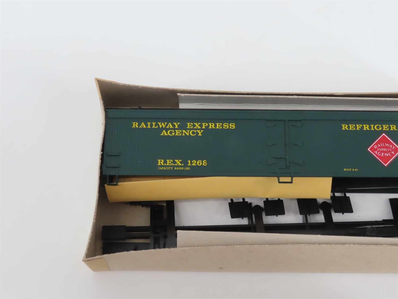 HO Scale Athearn Kit 5336 REX Railway Express Agency 50' Reefer #1268