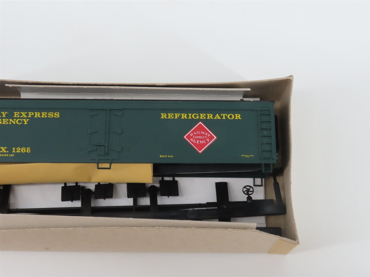 HO Scale Athearn Kit 5336 REX Railway Express Agency 50&#39; Reefer #1268