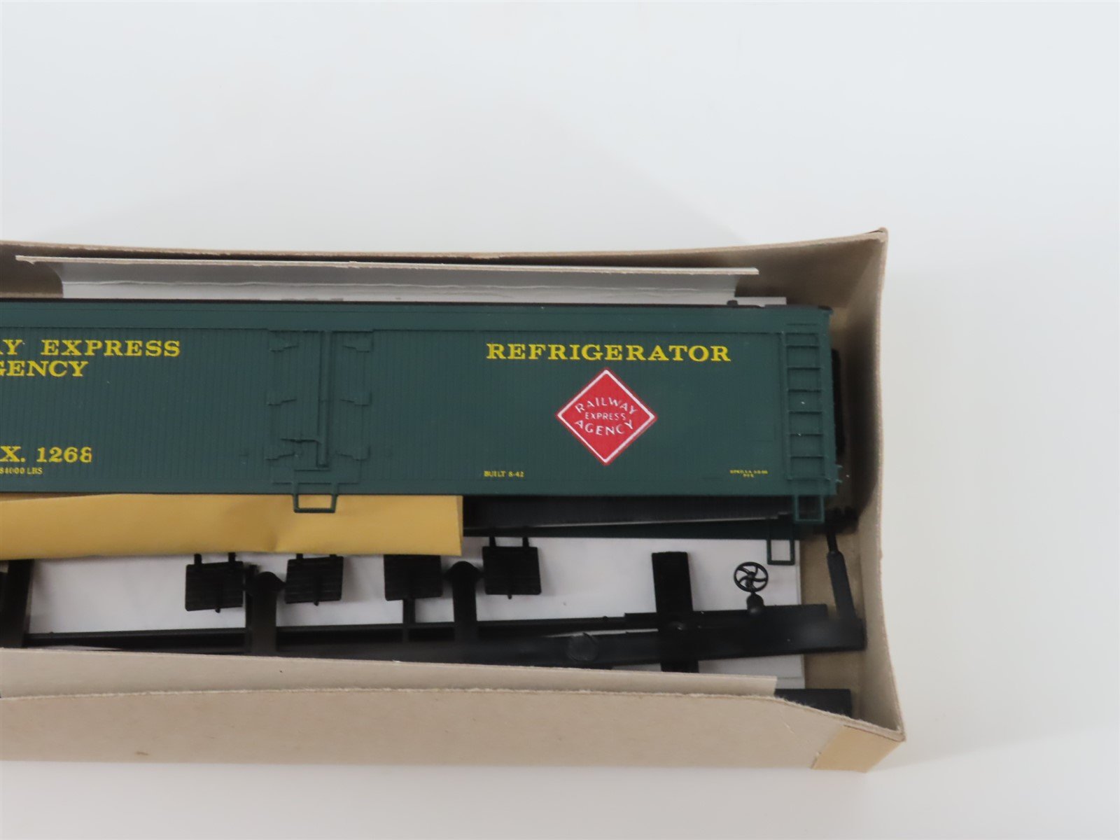 HO Scale Athearn Kit 5336 REX Railway Express Agency 50' Reefer #1268