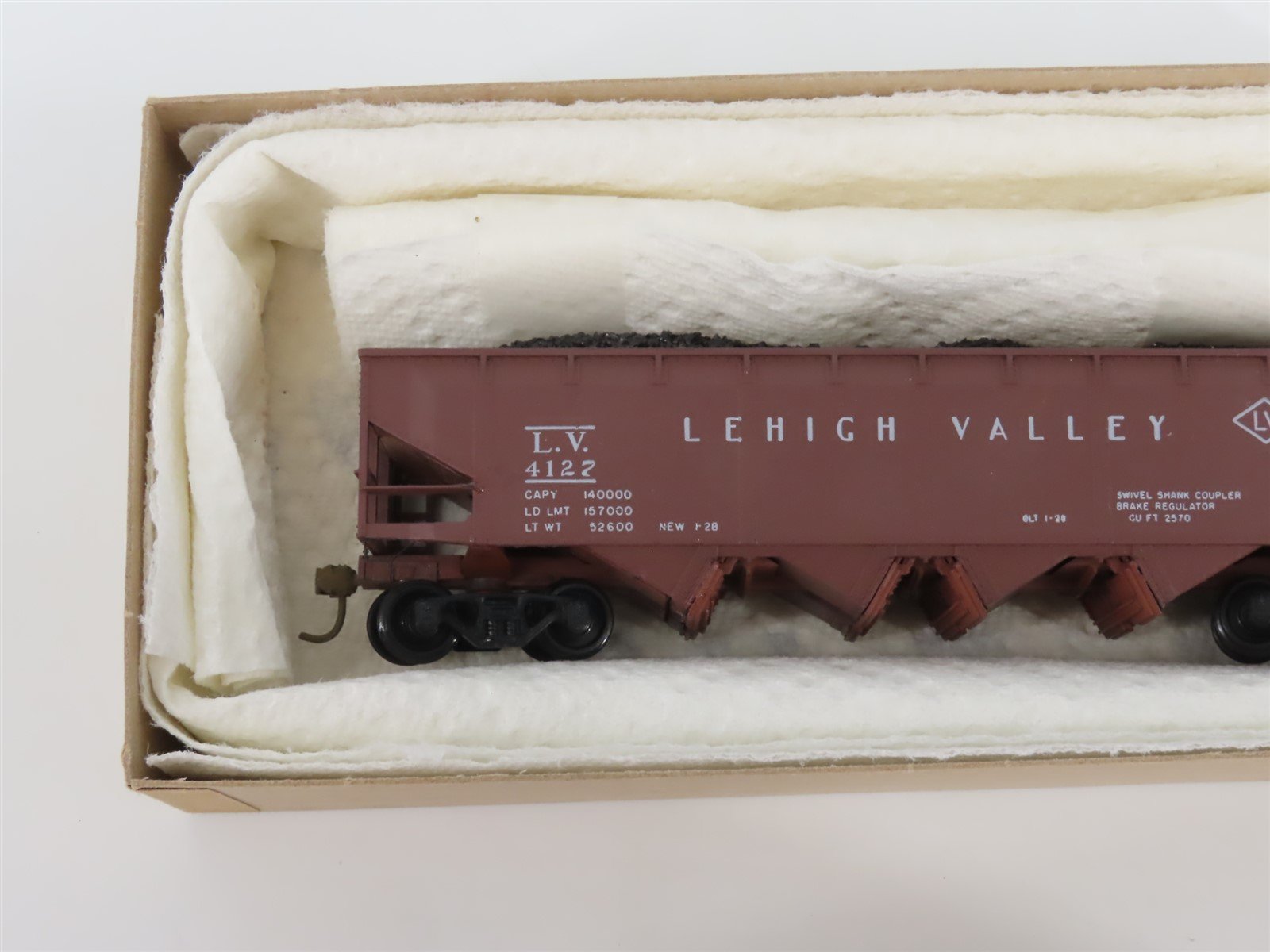 HO Scale Athearn 1750 LV Lehigh Valley 4-Bay Hopper #4127 w/ Coal Load
