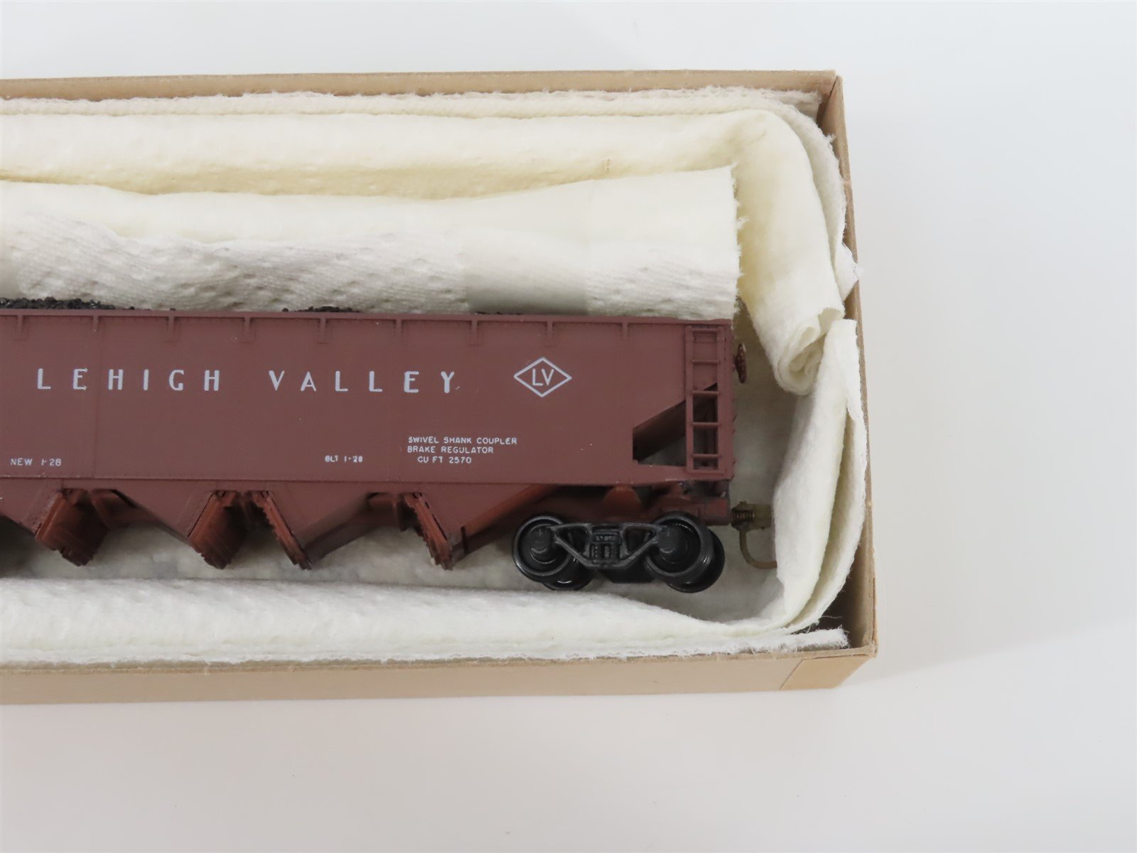HO Scale Athearn 1750 LV Lehigh Valley 4-Bay Hopper #4127 w/ Coal Load