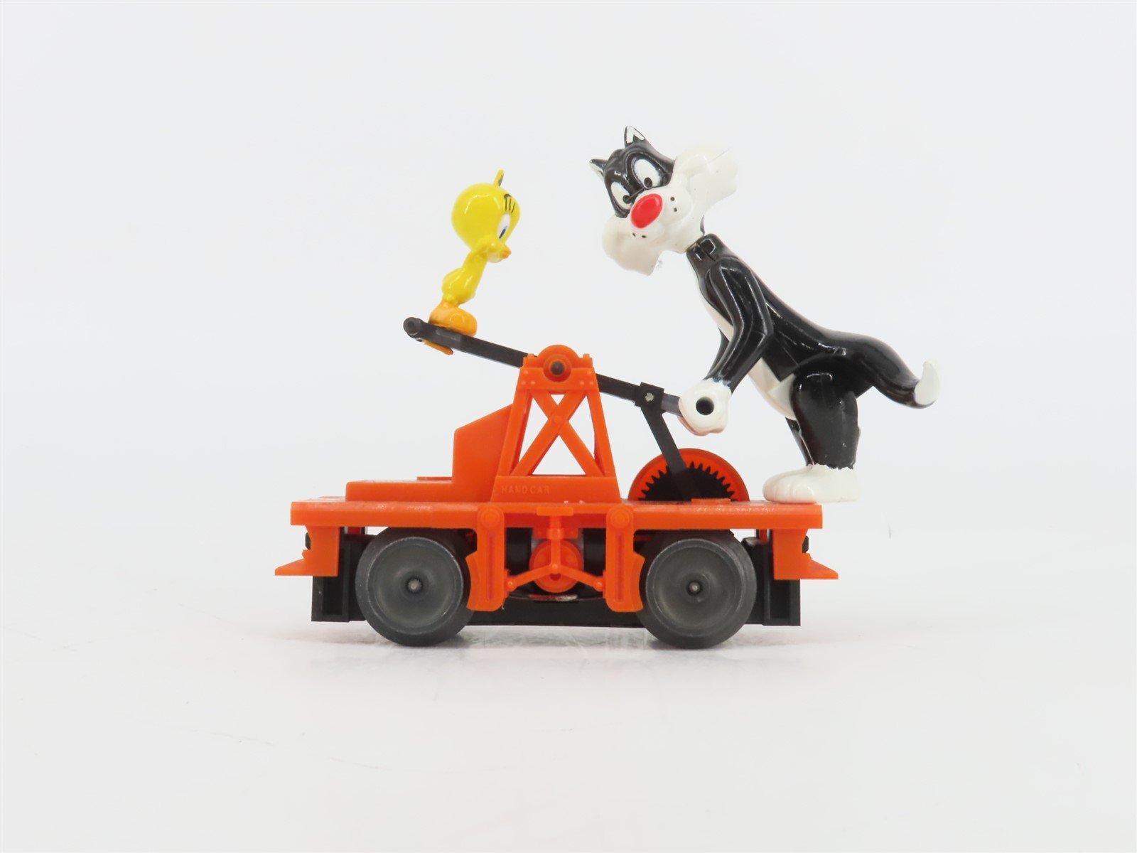 O Gauge 3-Rail Lionel 6-18421 Looney Tunes Tweety & Sylvester Powered Handcar
