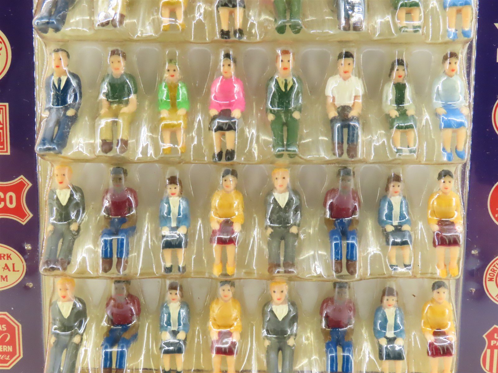 O 1/48 Scale Ready Made RMT-942317 BEEPeople Seated Figures 40-Pack