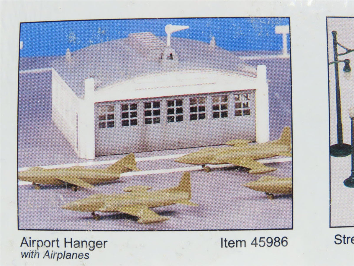 O 1/48 Scale Bachmann Plasticville Kit 45986-LCCA Municipal Airport - Sealed