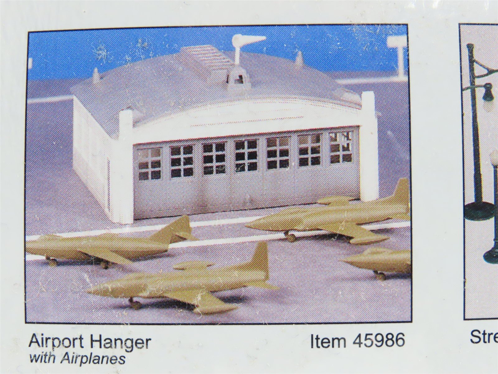 O 1/48 Scale Bachmann Plasticville Kit 45986-LCCA Municipal Airport - Sealed