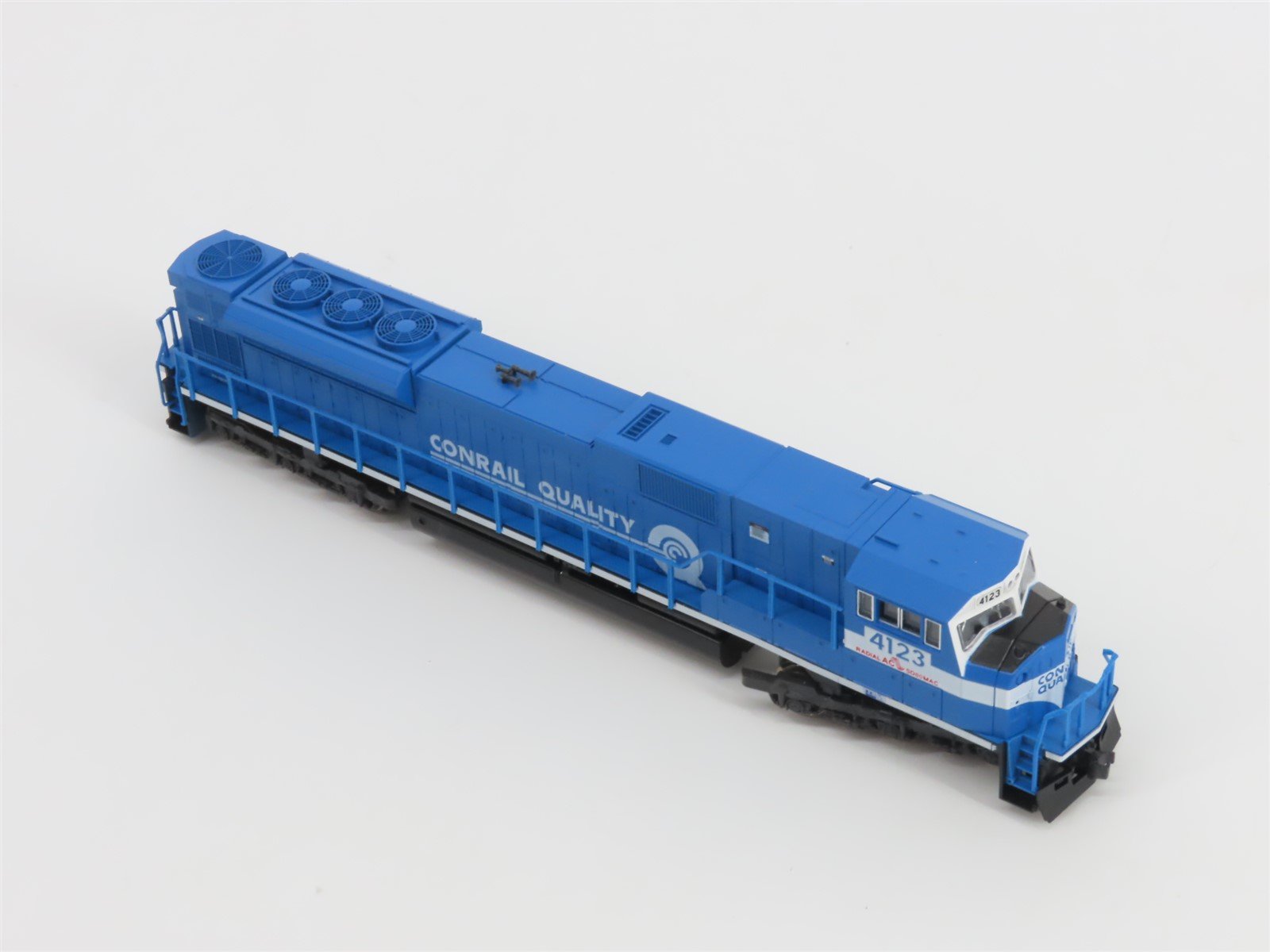 N Scale KATO 176-5502 CR Conrail Quality EMD SD80MAC Diesel #4123 w/ DCC