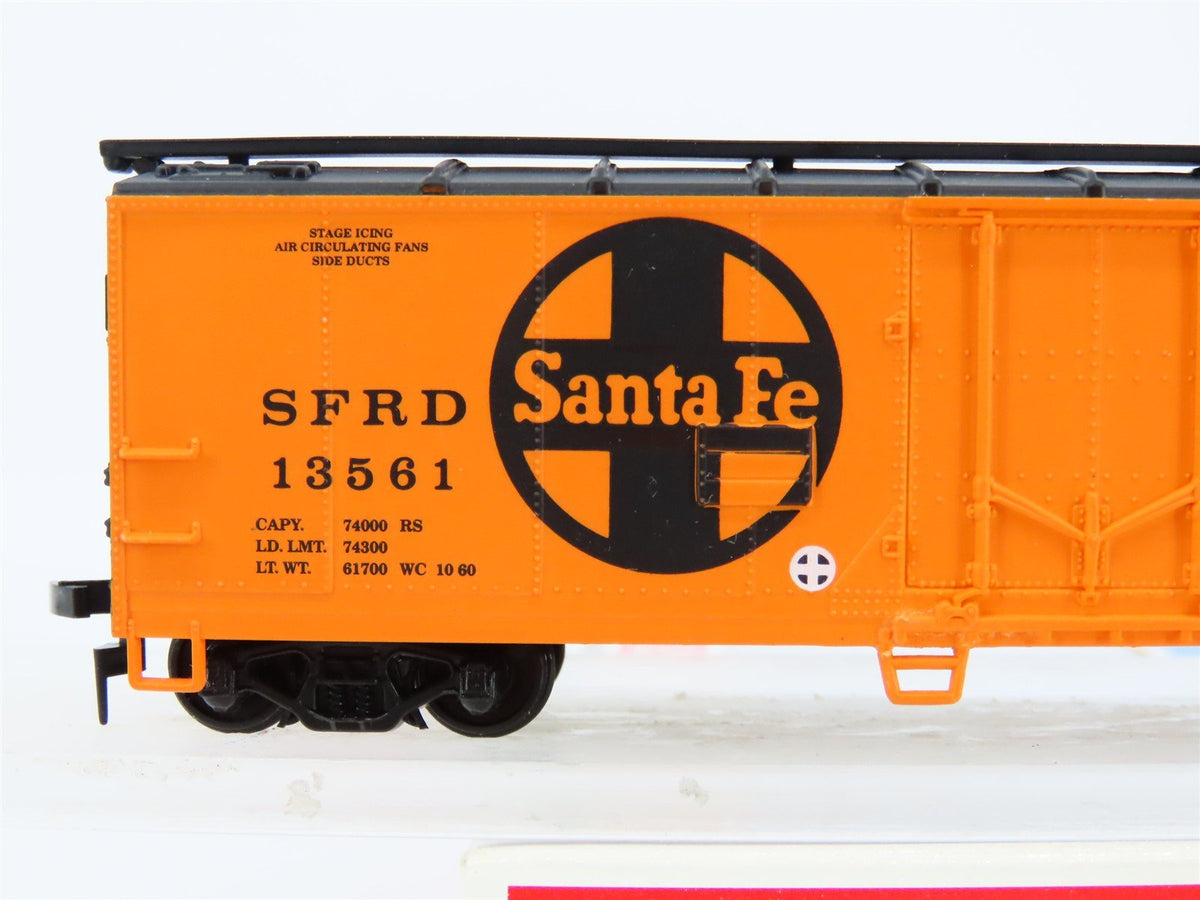 HO Scale Walthers Trainline 931-635 SFRD Santa Fe 40&#39; Plug Door Reefer #13561