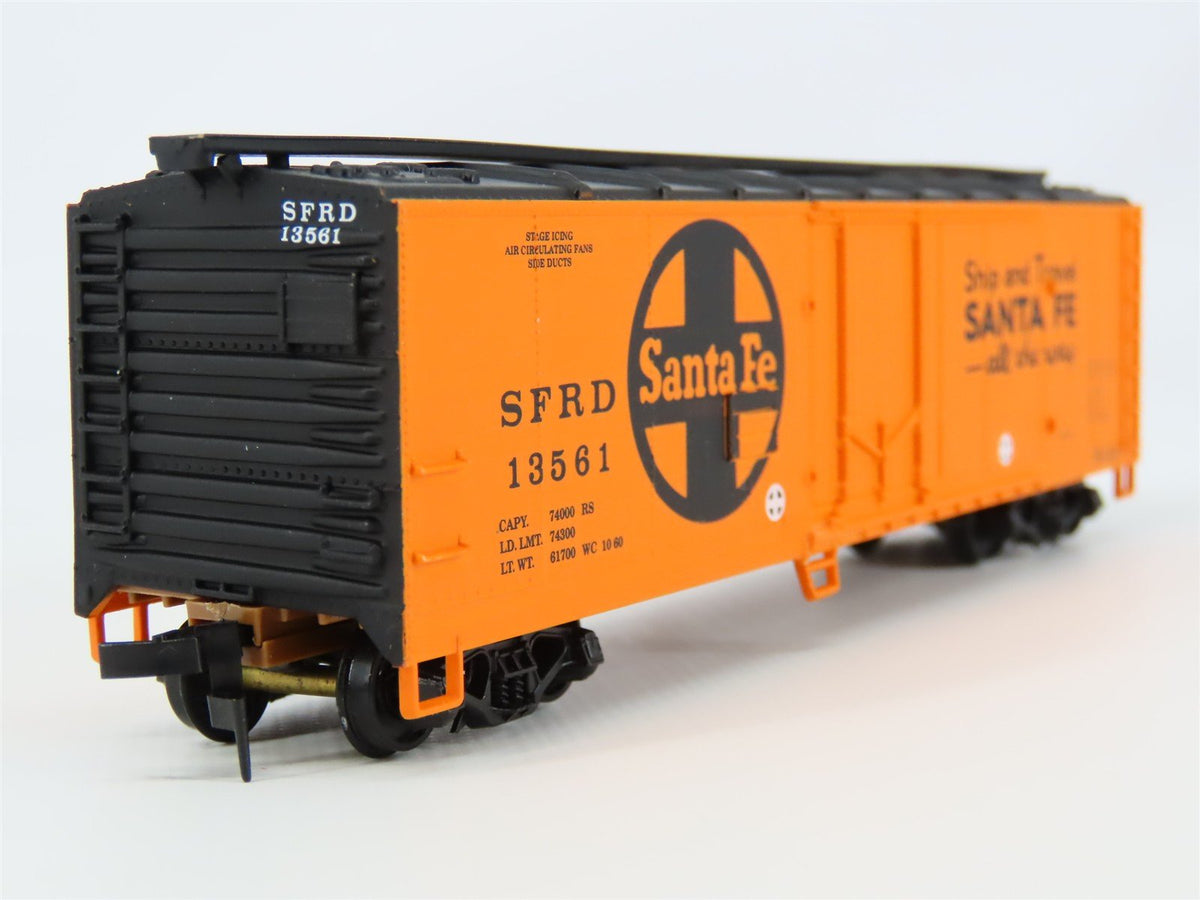 HO Scale Walthers Trainline 931-635 SFRD Santa Fe 40&#39; Plug Door Reefer #13561