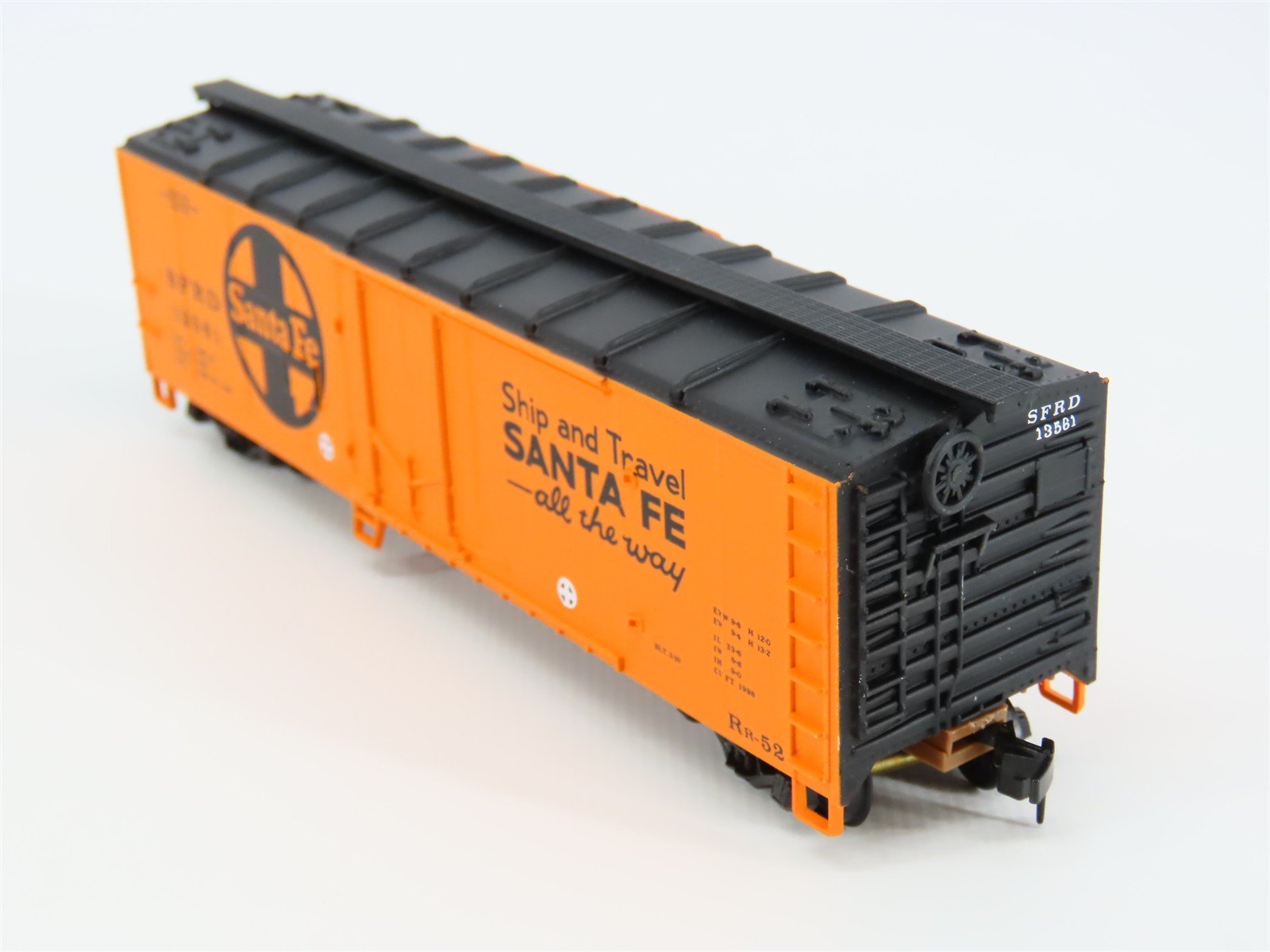 HO Scale Walthers Trainline 931-635 SFRD Santa Fe 40' Plug Door Reefer #13561