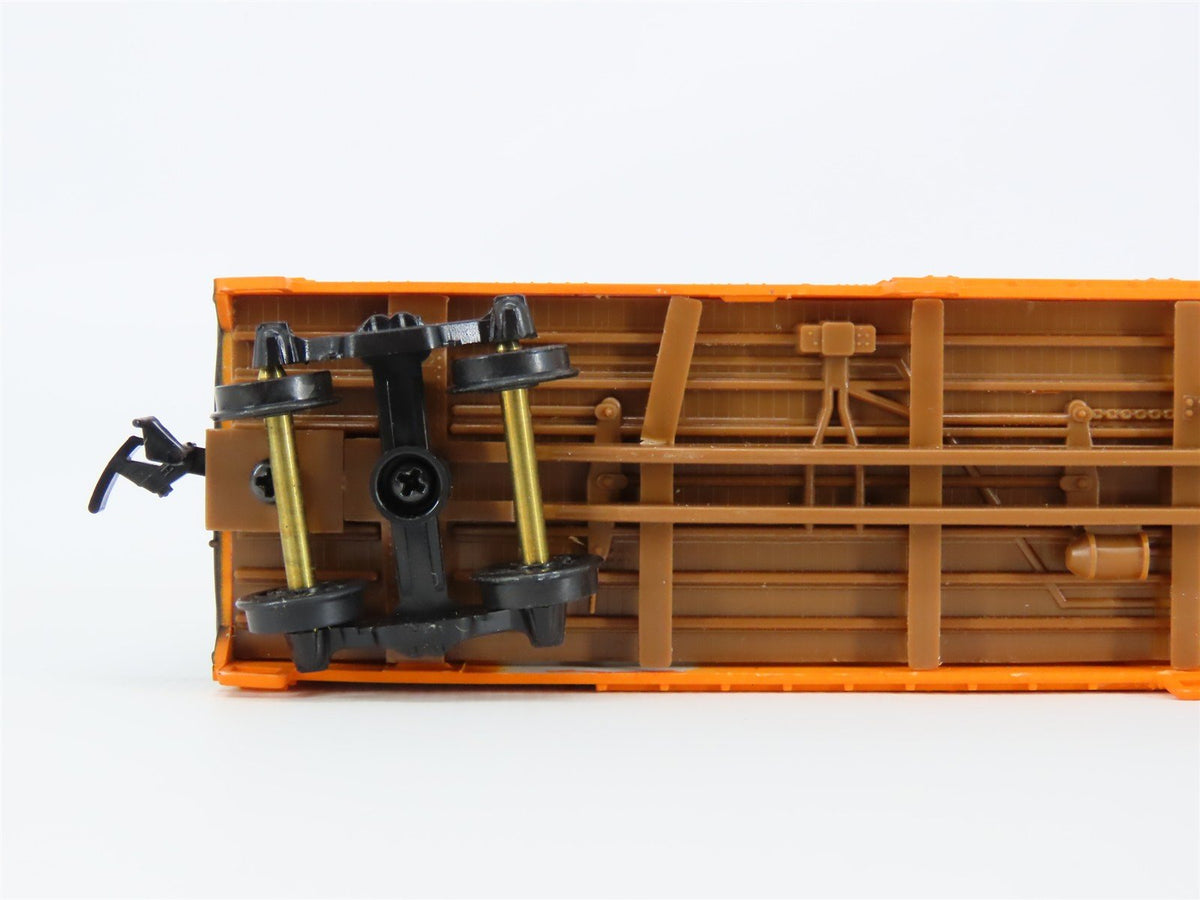 HO Scale Walthers Trainline 931-635 SFRD Santa Fe 40&#39; Plug Door Reefer #13561