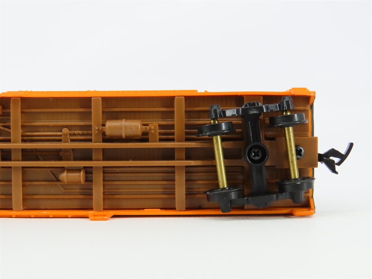HO Scale Walthers Trainline 931-635 SFRD Santa Fe 40&#39; Plug Door Reefer #13561