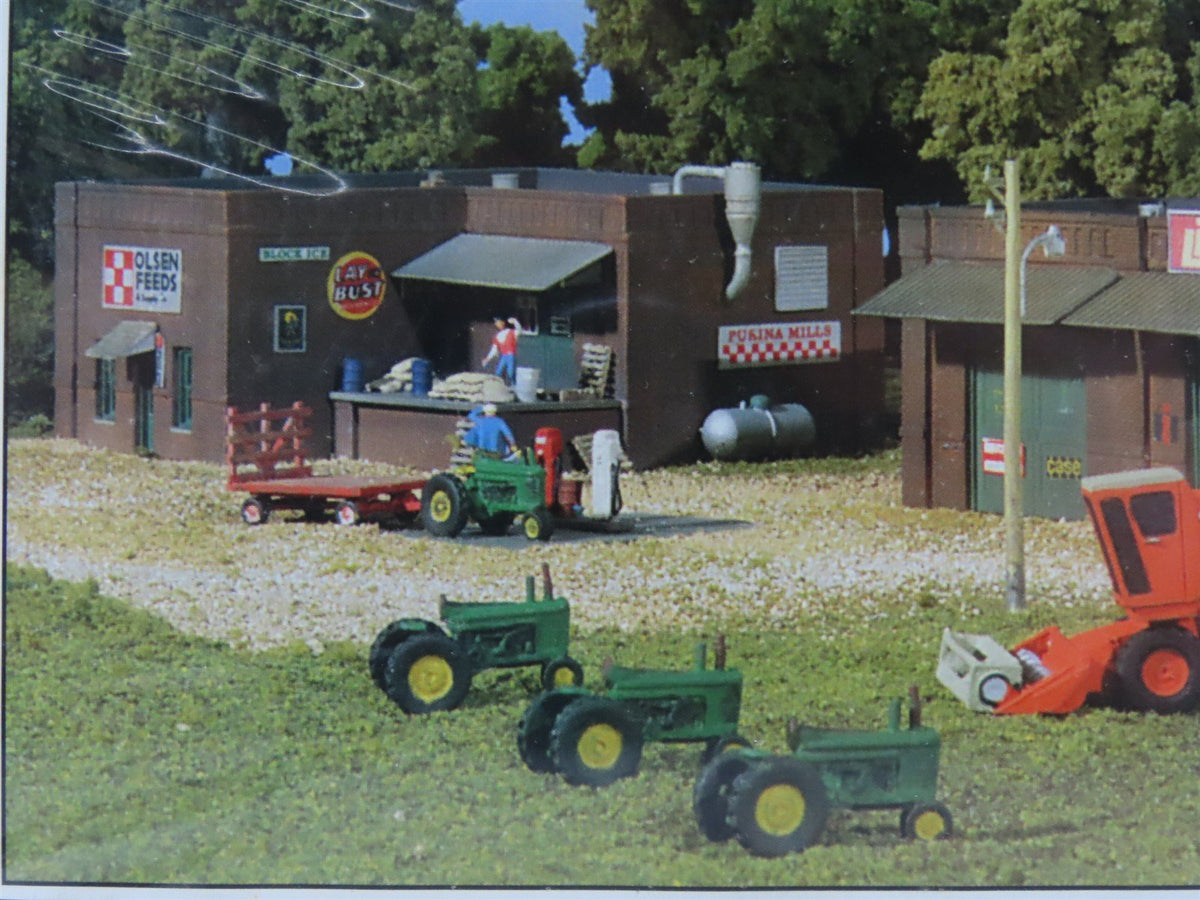 N 1/160 Scale DPM Gold Kit 661 Olsen Feeds &amp; Larsen&#39;s Implement - Sealed