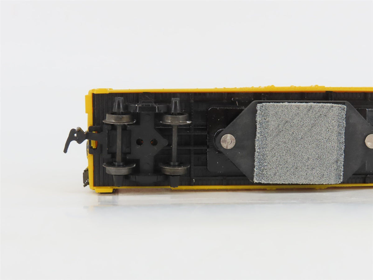HO Scale Roco 47900 BRBWX Burlington Northern Track Cleaning Box Car #64040