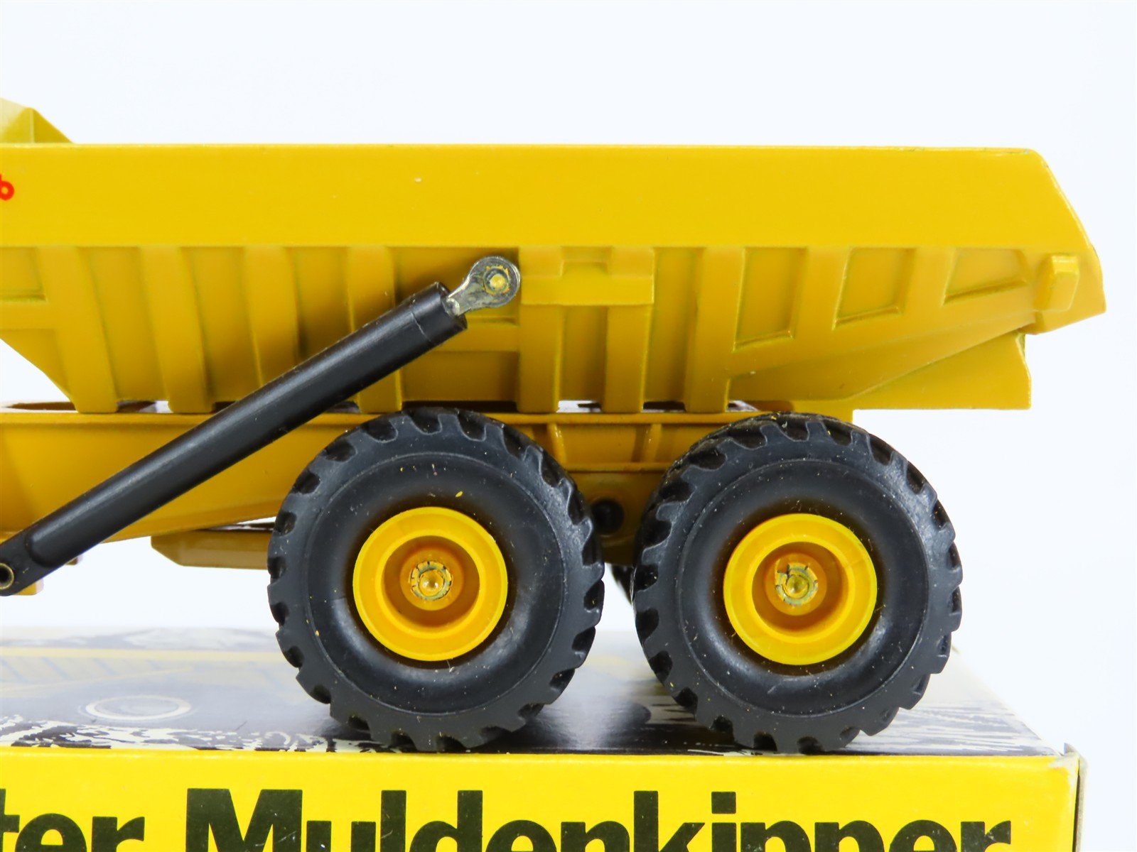 1:50 Scale NZG No 166 Die-Cast DJB D300 Dump Truck