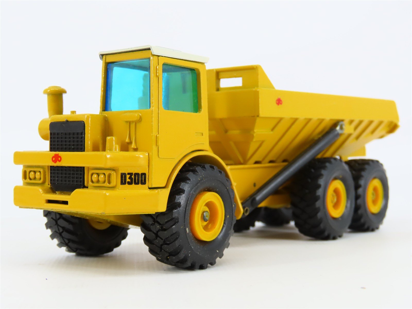 1:50 Scale NZG No 166 Die-Cast DJB D300 Dump Truck