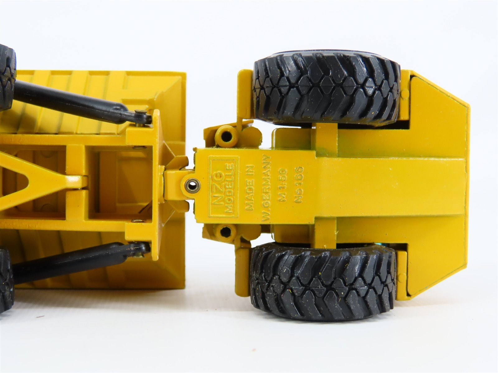 1:50 Scale NZG No 166 Die-Cast DJB D300 Dump Truck