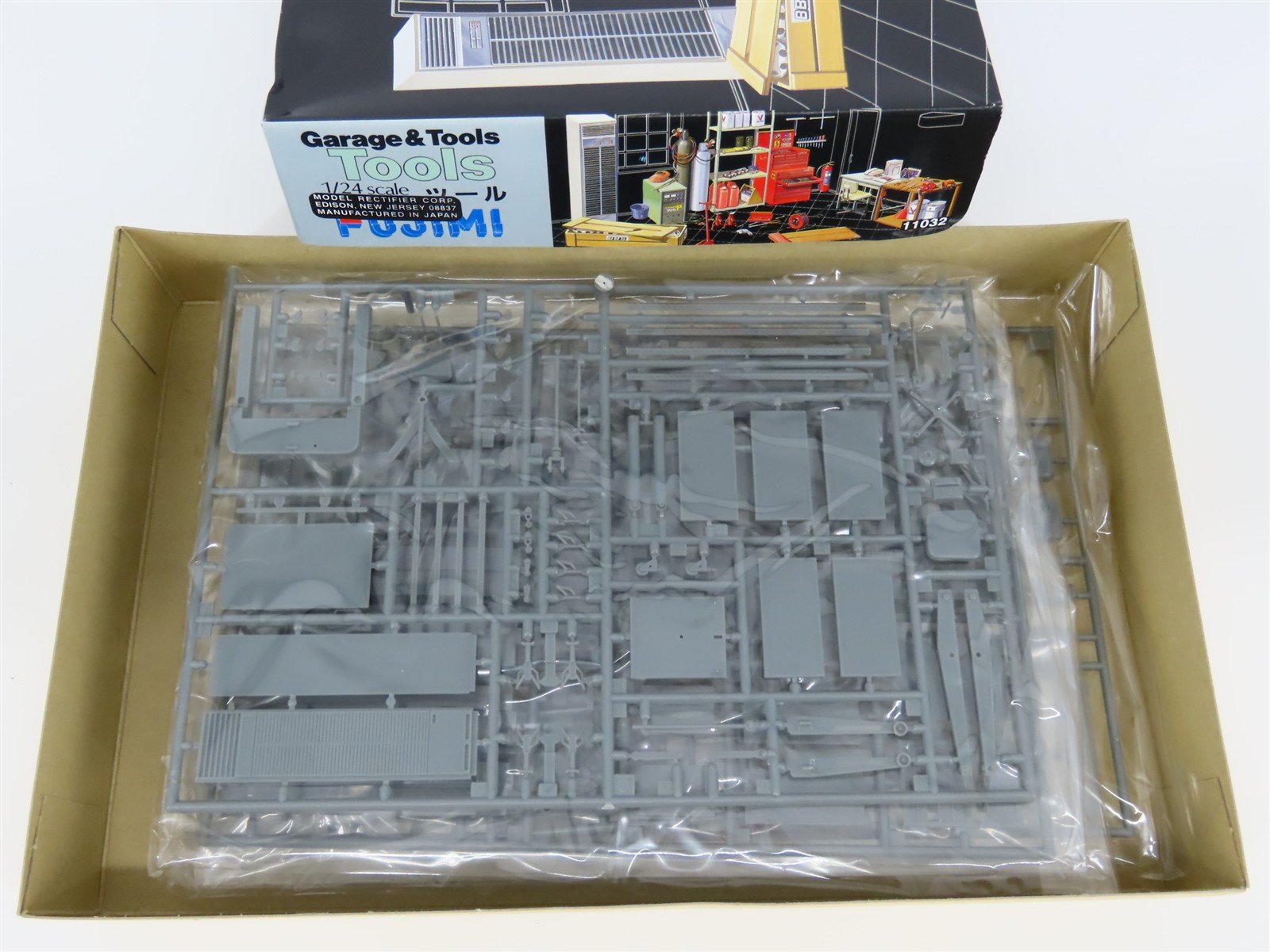 1/24 Scale Fujimi Kit #11032 Garage Tools