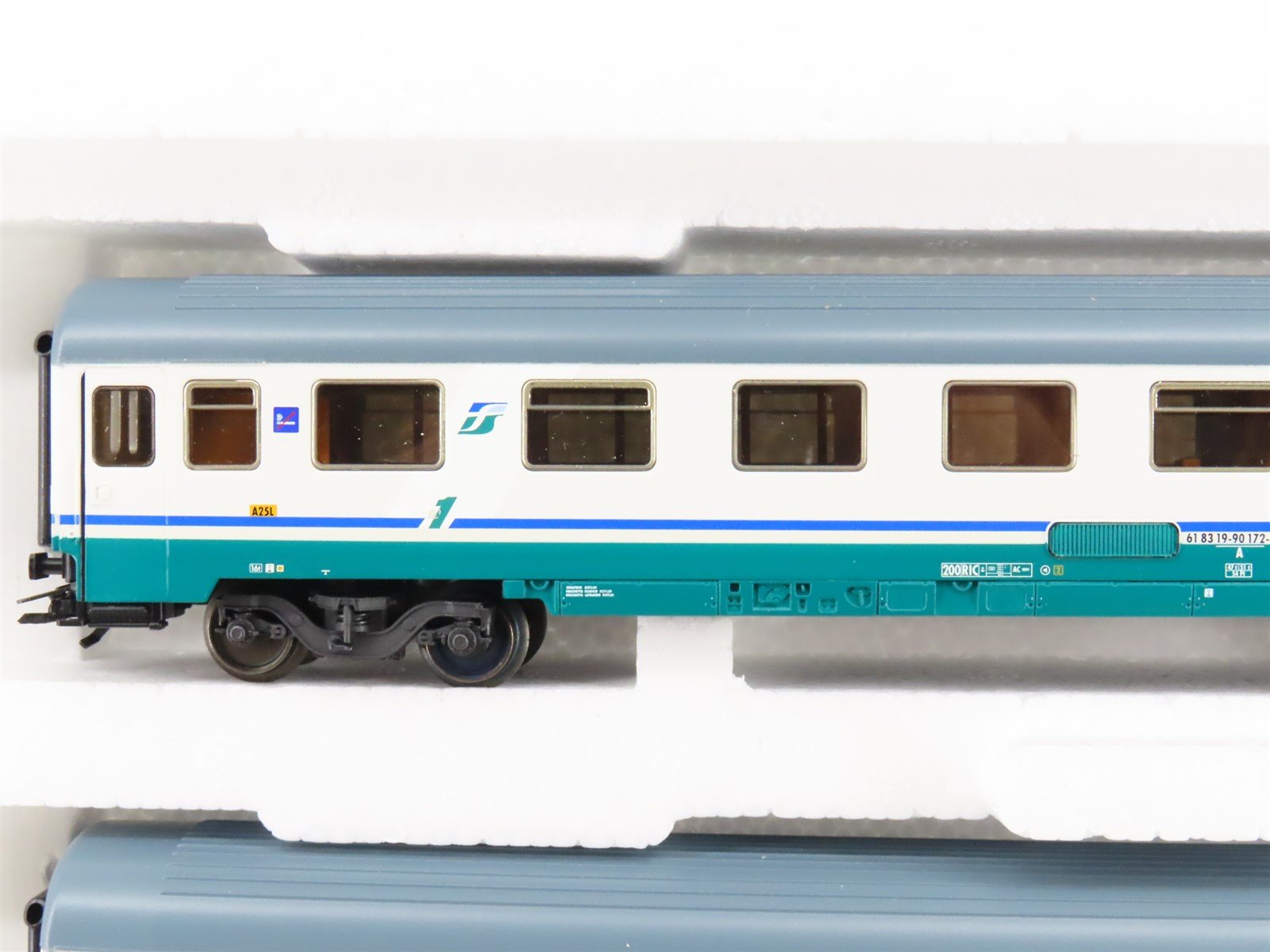 HO Marklin 41893 FS Italian State Railways Express Train Passenger 3-Car Set
