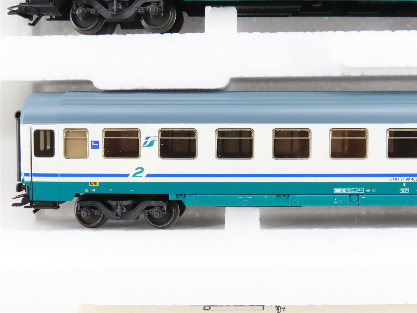 HO Marklin 41893 FS Italian State Railways Express Train Passenger 3-Car Set