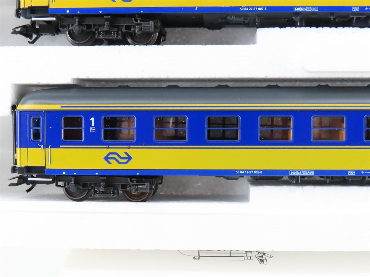 HO Scale Marklin 42903 NS Dutch State Railways Era V 3-Car Express Passenger Set