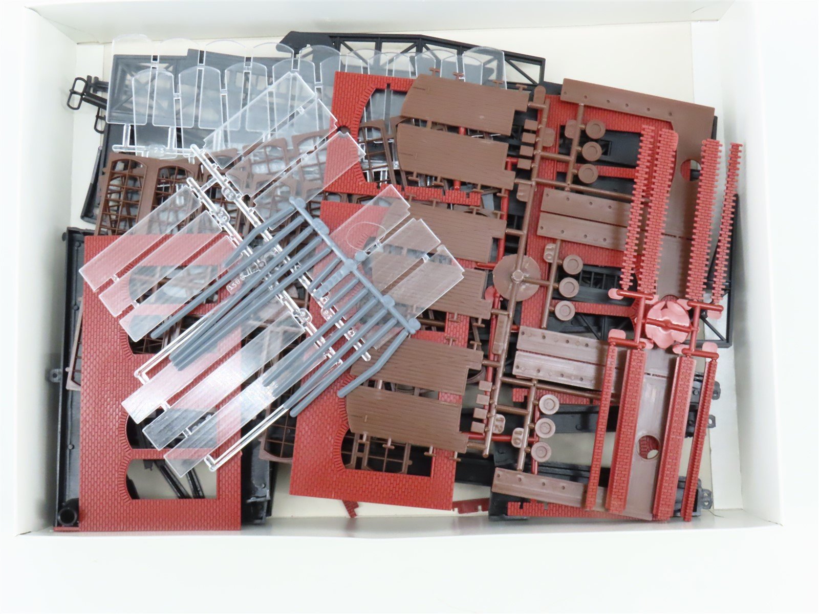 HO 1/87 Scale Marklin Plastic Kit 7288 3-Stall Locomotive Shed