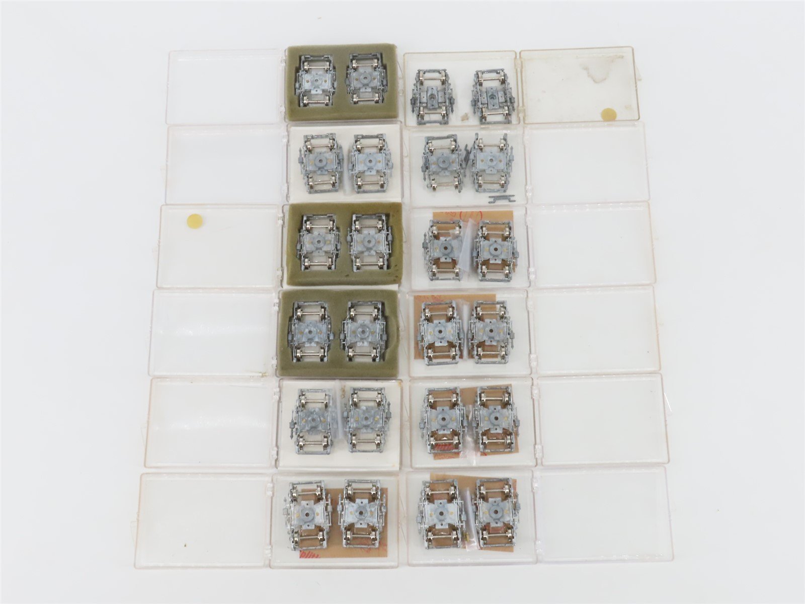 LOT of 12 HO Scale GSB Rail 3001 Passenger Car Trucks