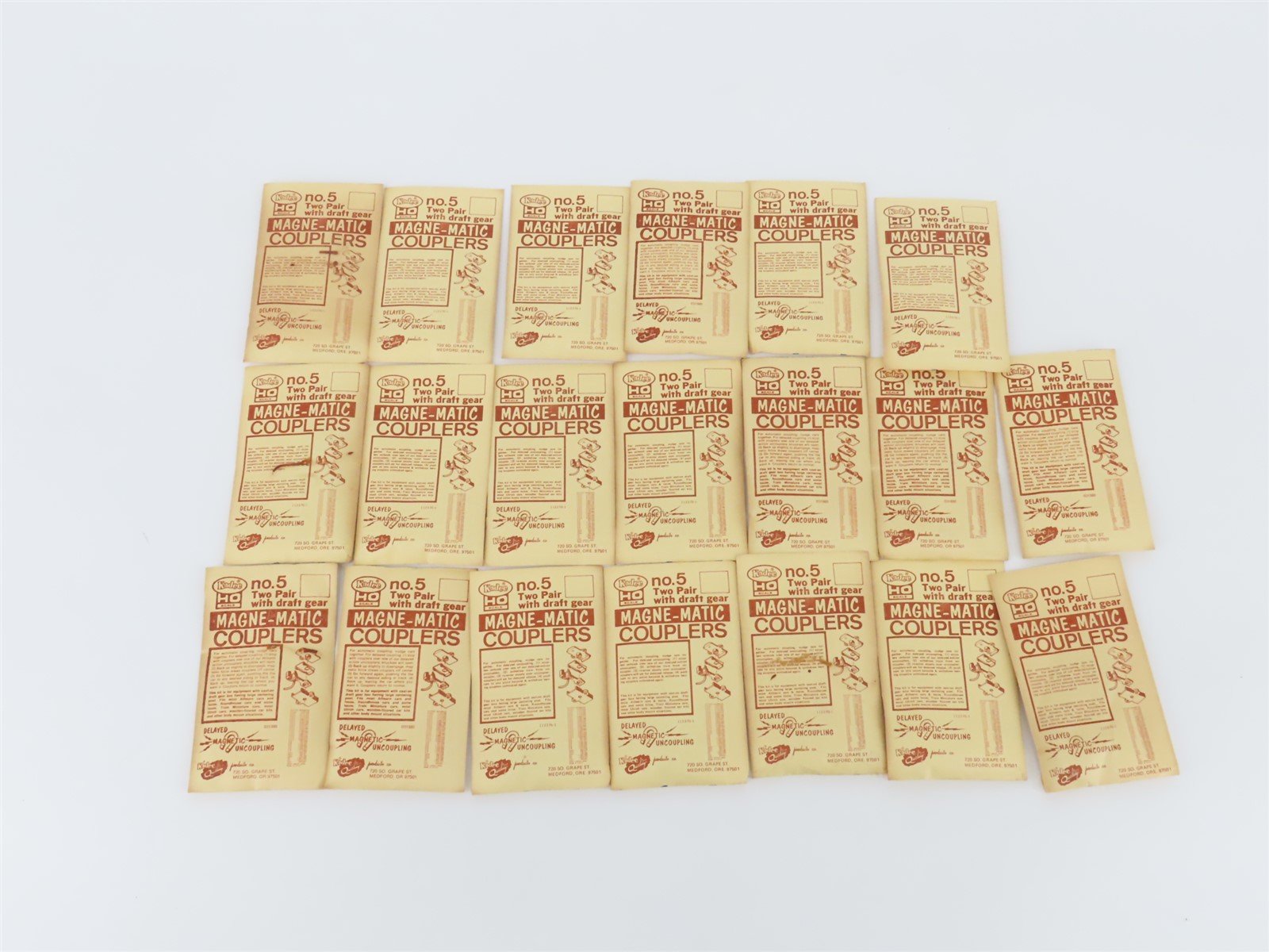 LOT of 20 HO Scale Kadee #5 Coupler Packs