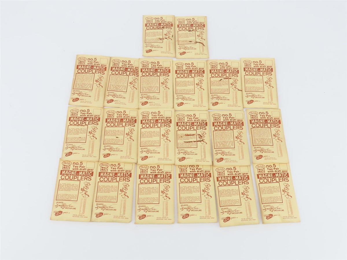 LOT of 20 HO Scale Kadee #5 Coupler Packs