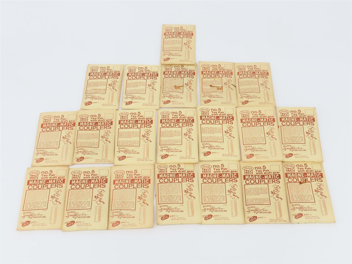 LOT of 20 HO Scale Kadee #5 Coupler Packs