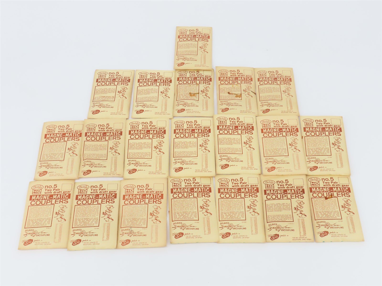LOT of 20 HO Scale Kadee #5 Coupler Packs