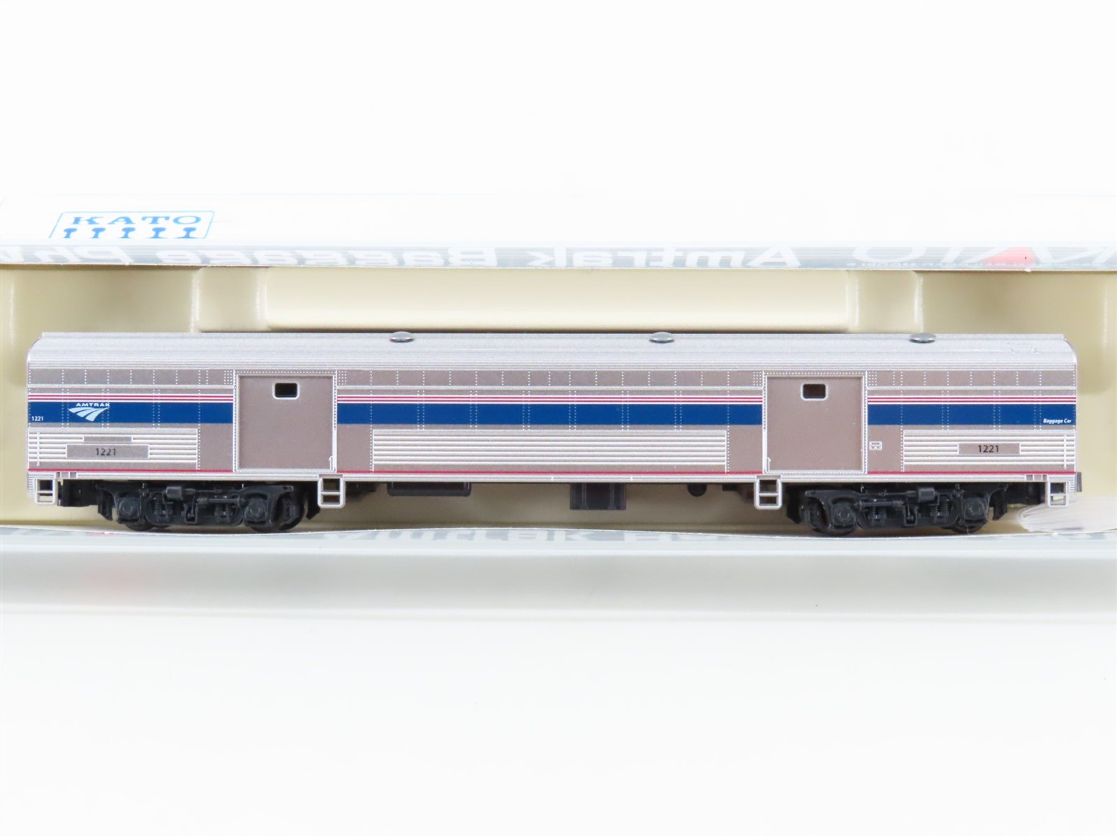 N Scale KATO #156-0953 Amtrack Baggage Passenger Car #1221