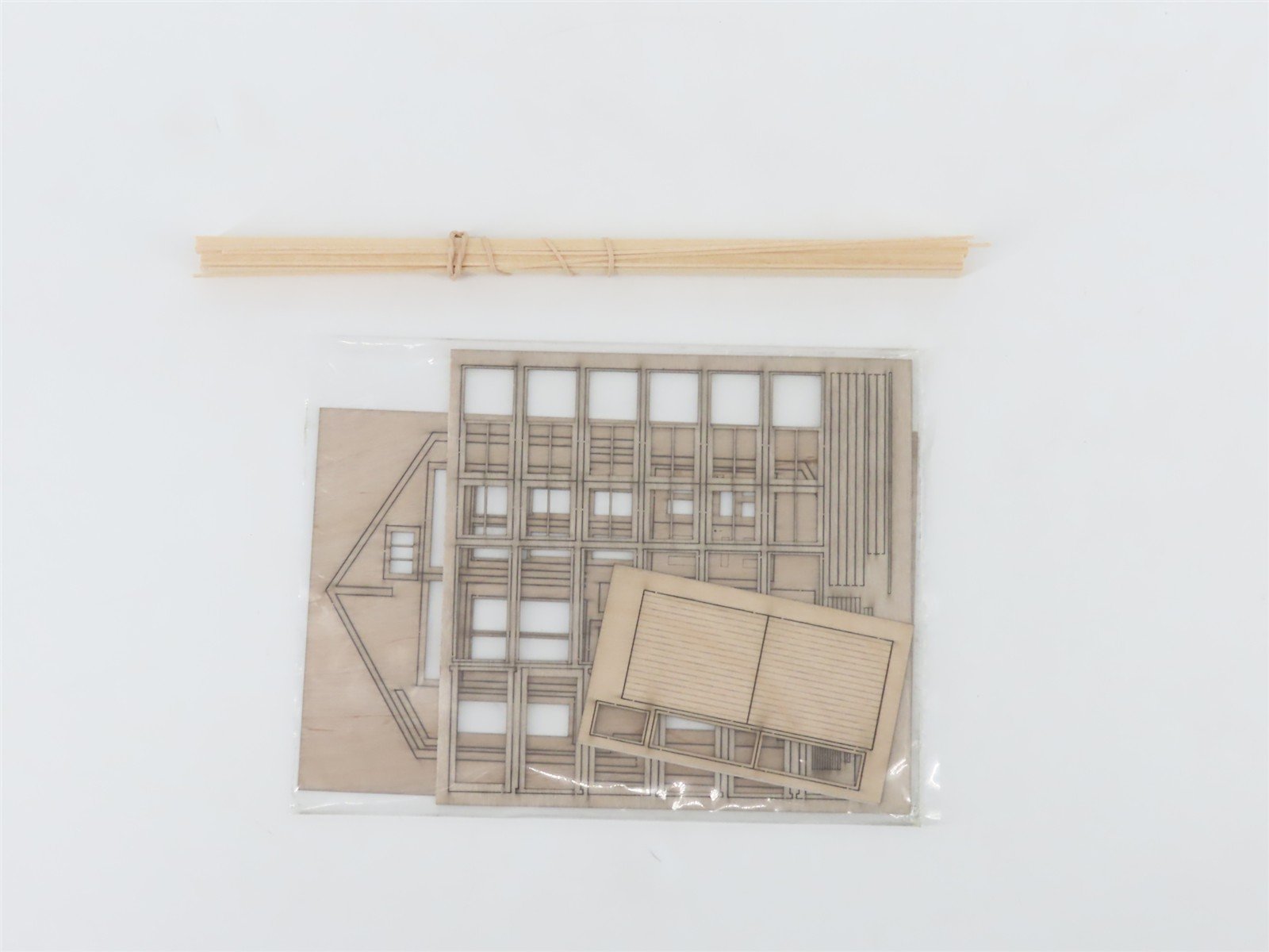 S Scenery Unlimited Kit #1150 Turn of the Century Wood Freight/Passenger Depot