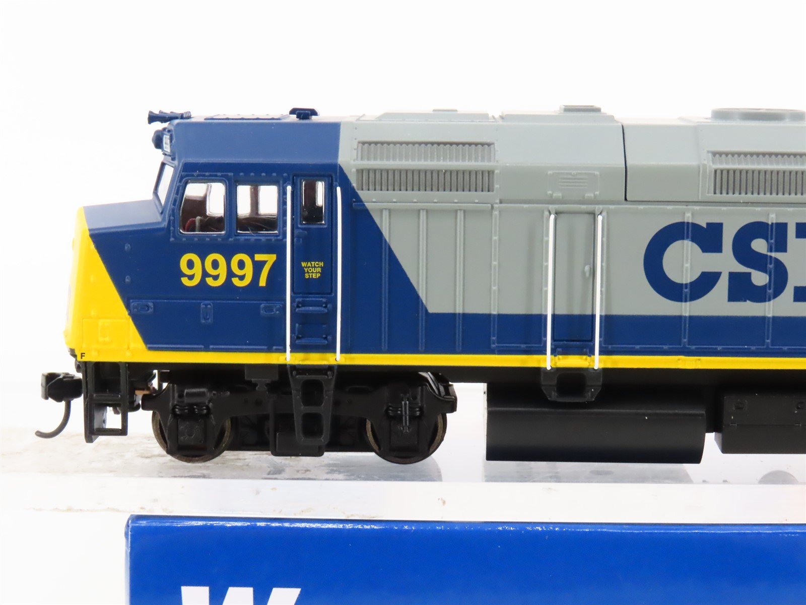 HO Scale Walthers 910-9478 CSX Railway F40PH PH 2b Diesel Locomotive #9997