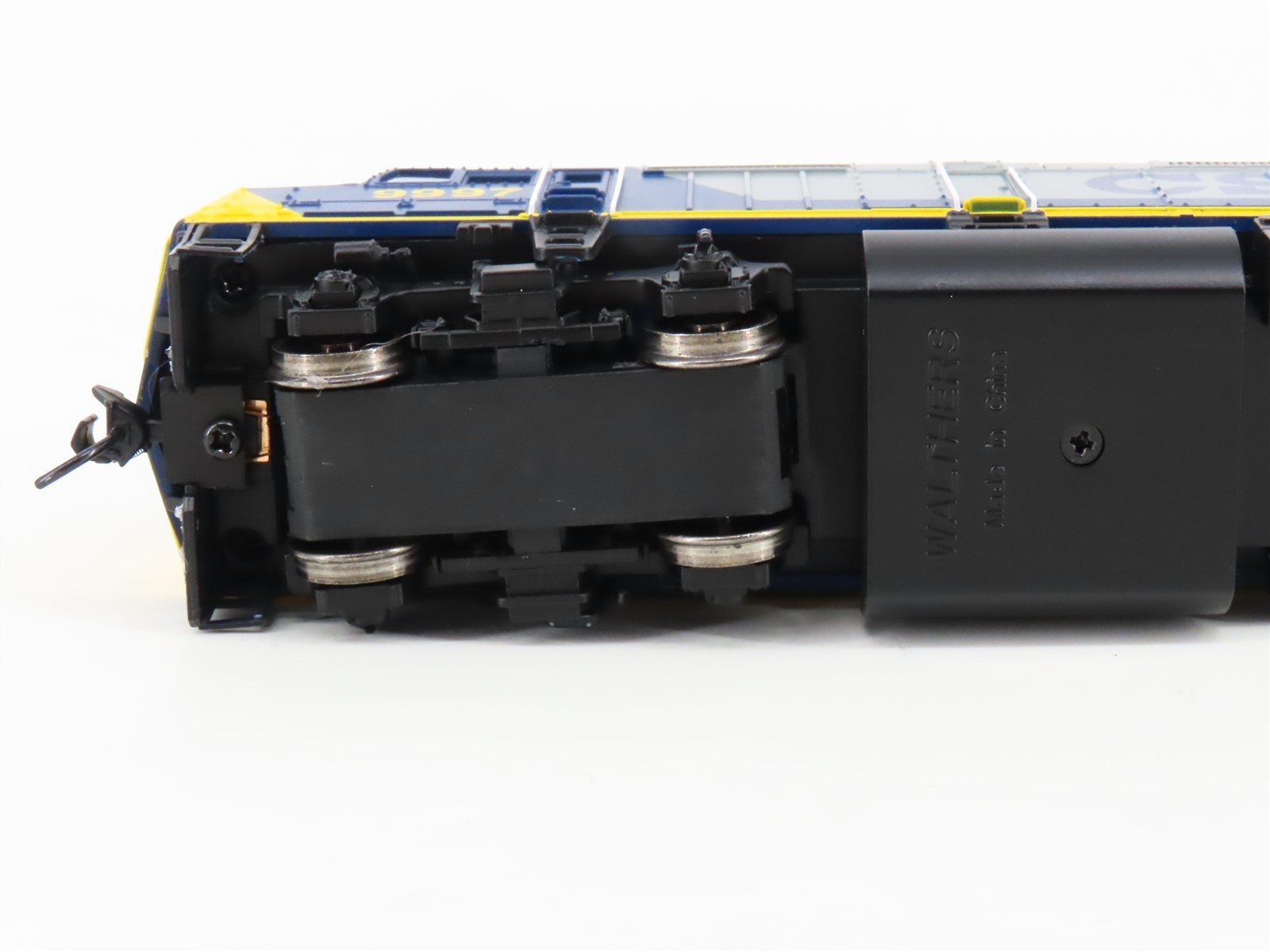 HO Scale Walthers 910-9478 CSX Railway F40PH PH 2b Diesel Locomotive #9997