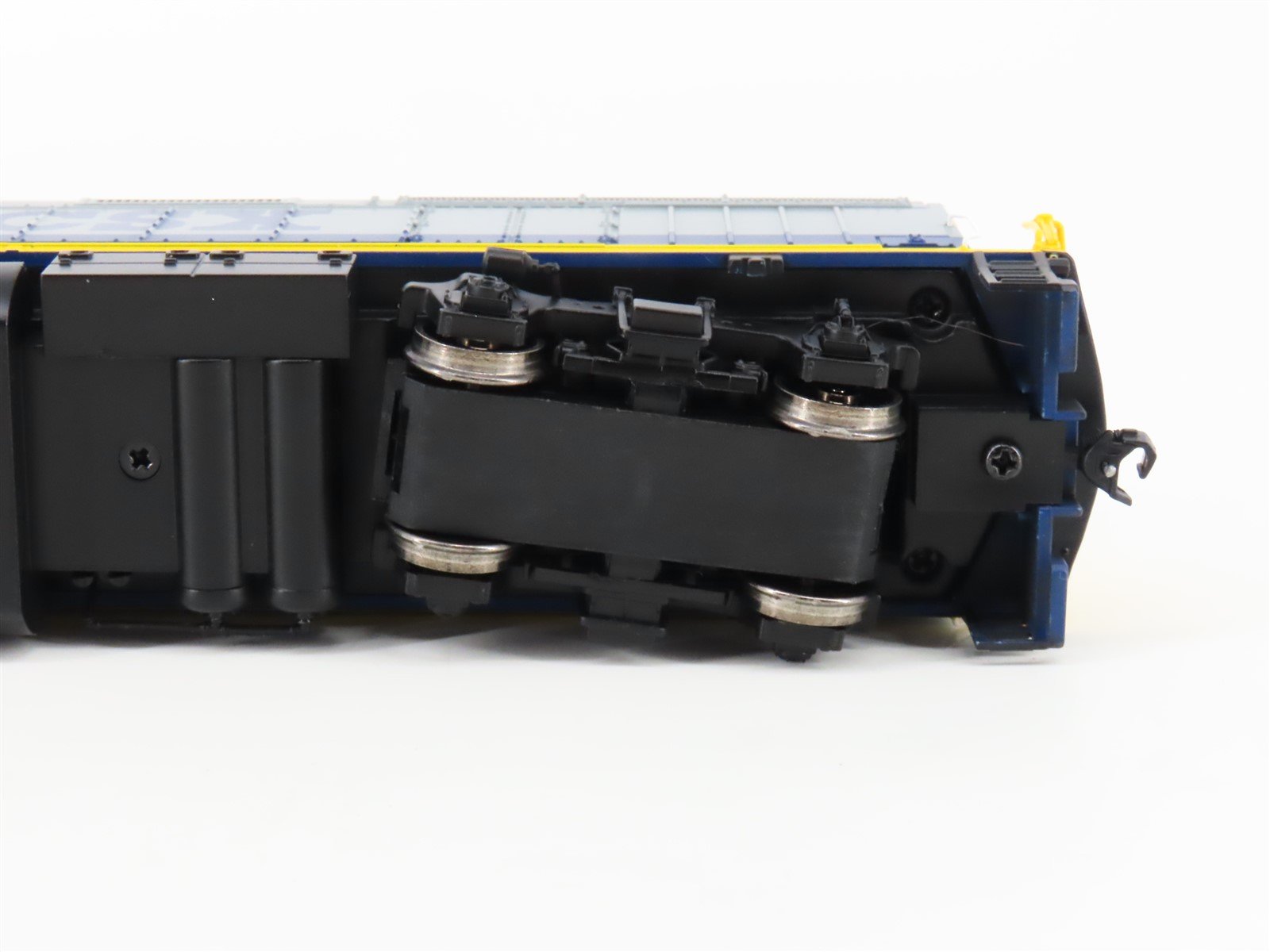 HO Scale Walthers 910-9478 CSX Railway F40PH PH 2b Diesel Locomotive #9997