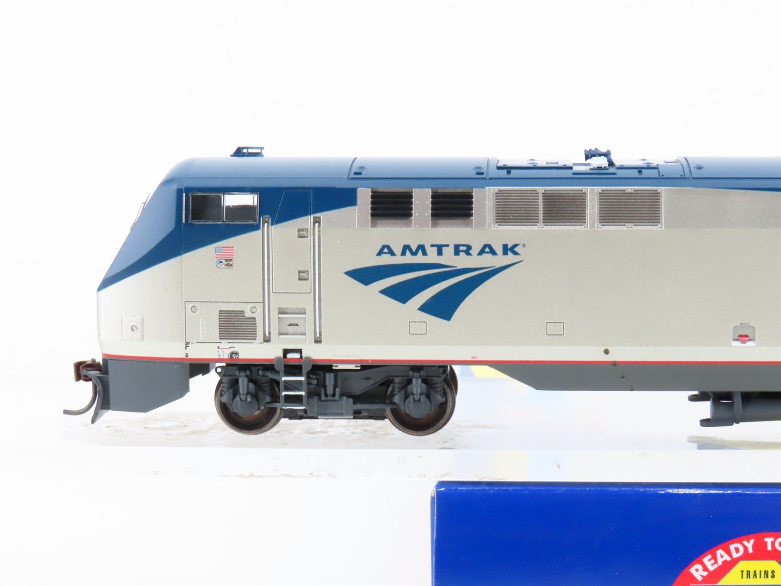 HO Scale Athearn RTR 88733 Amtrak Phase V P40DC Diesel Locomotive #835