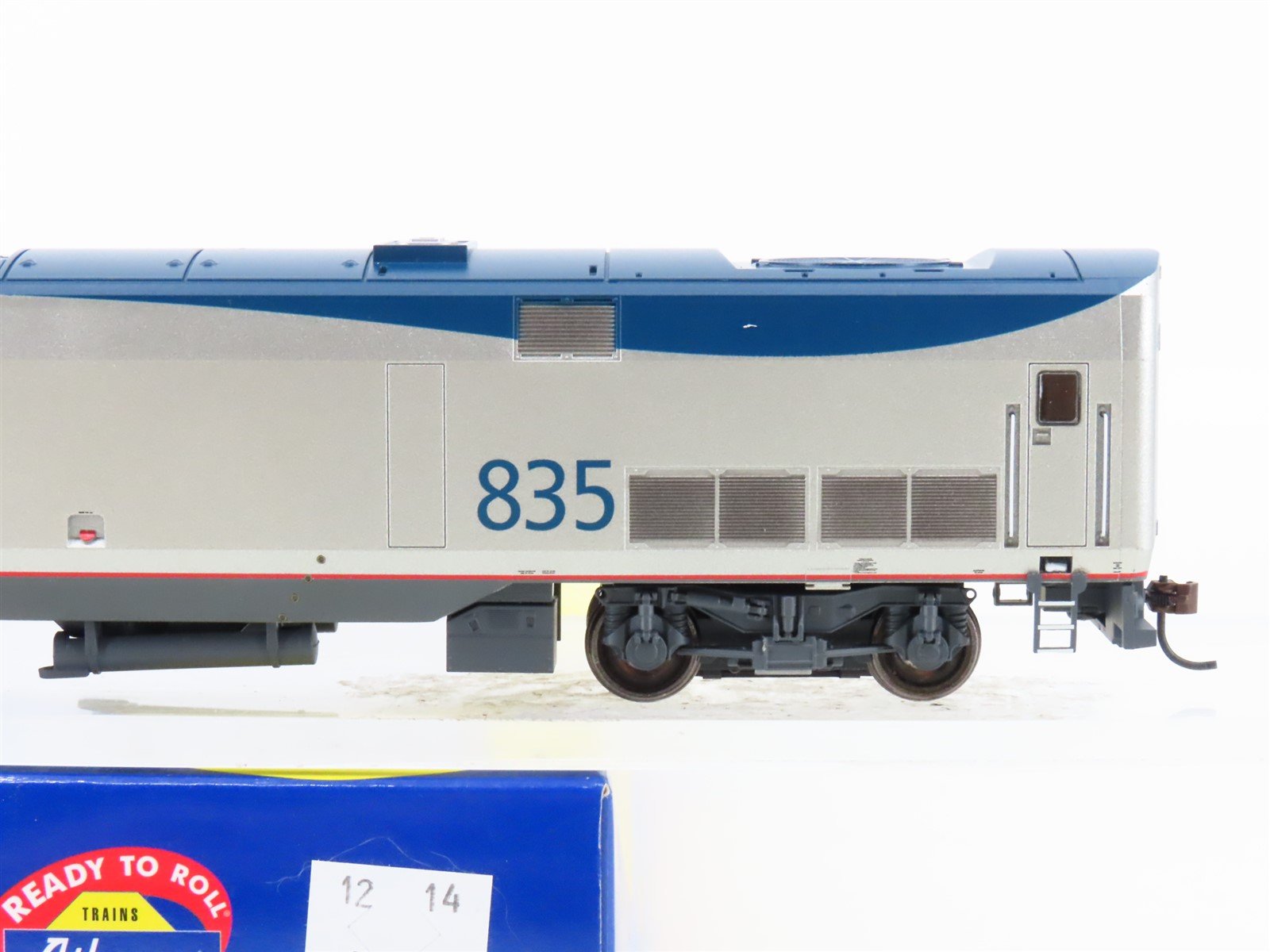 HO Scale Athearn RTR 88733 Amtrak Phase V P40DC Diesel Locomotive #835