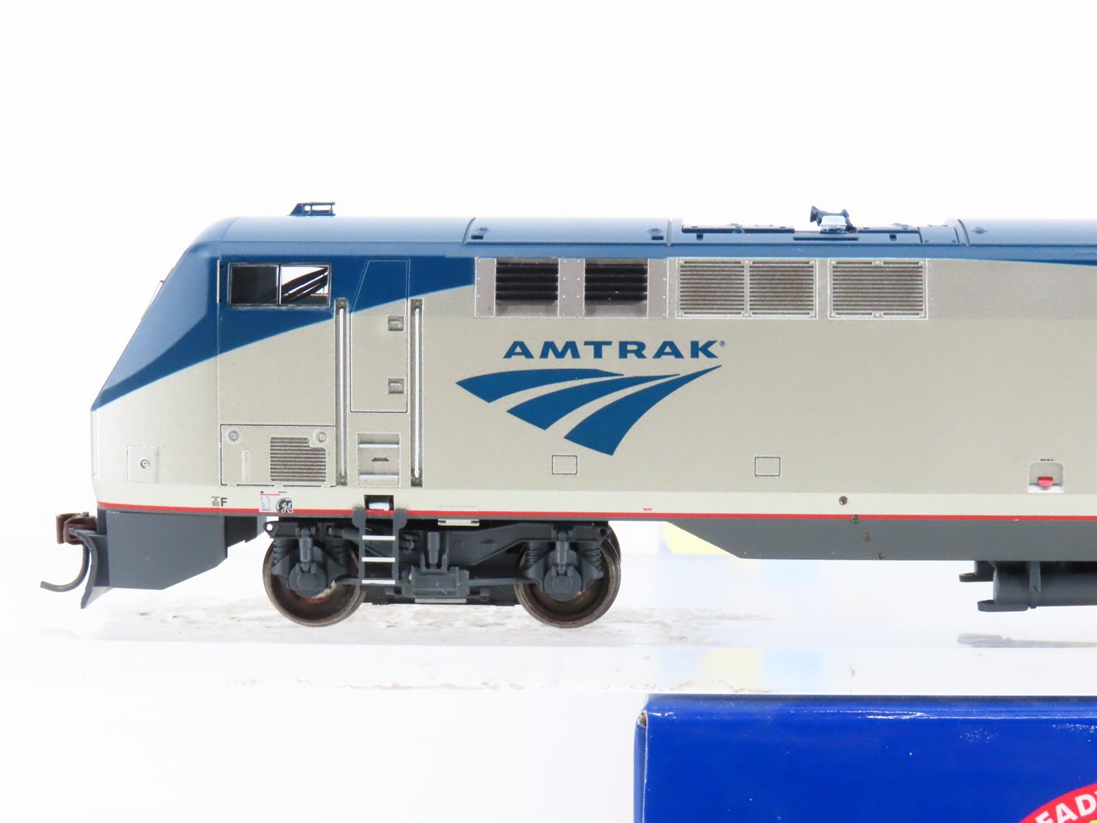 HO Scale Athearn RTR 88731 Amtrak Phase V P42DC Diesel Locomotive #158