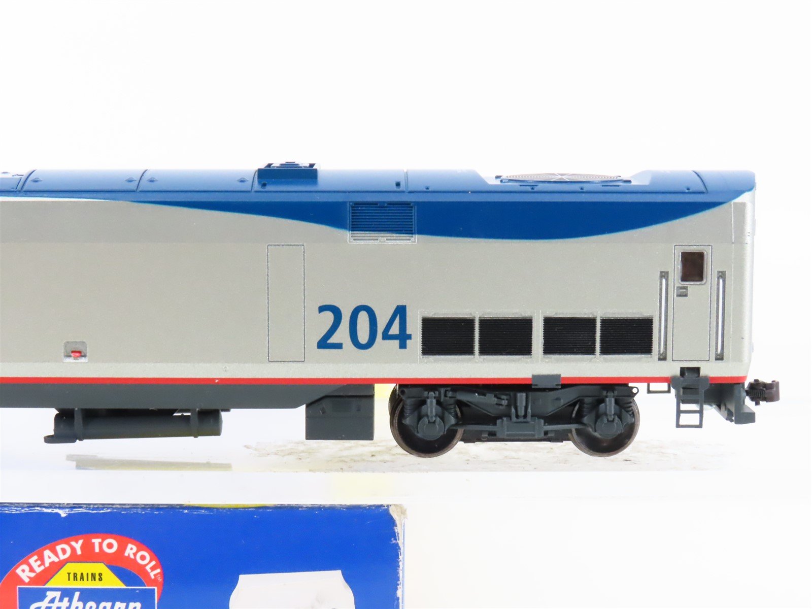 HO Scale Athearn RTR 9670 Amtrak Phase V AMD103 (P42DC) Diesel Locomotive #204