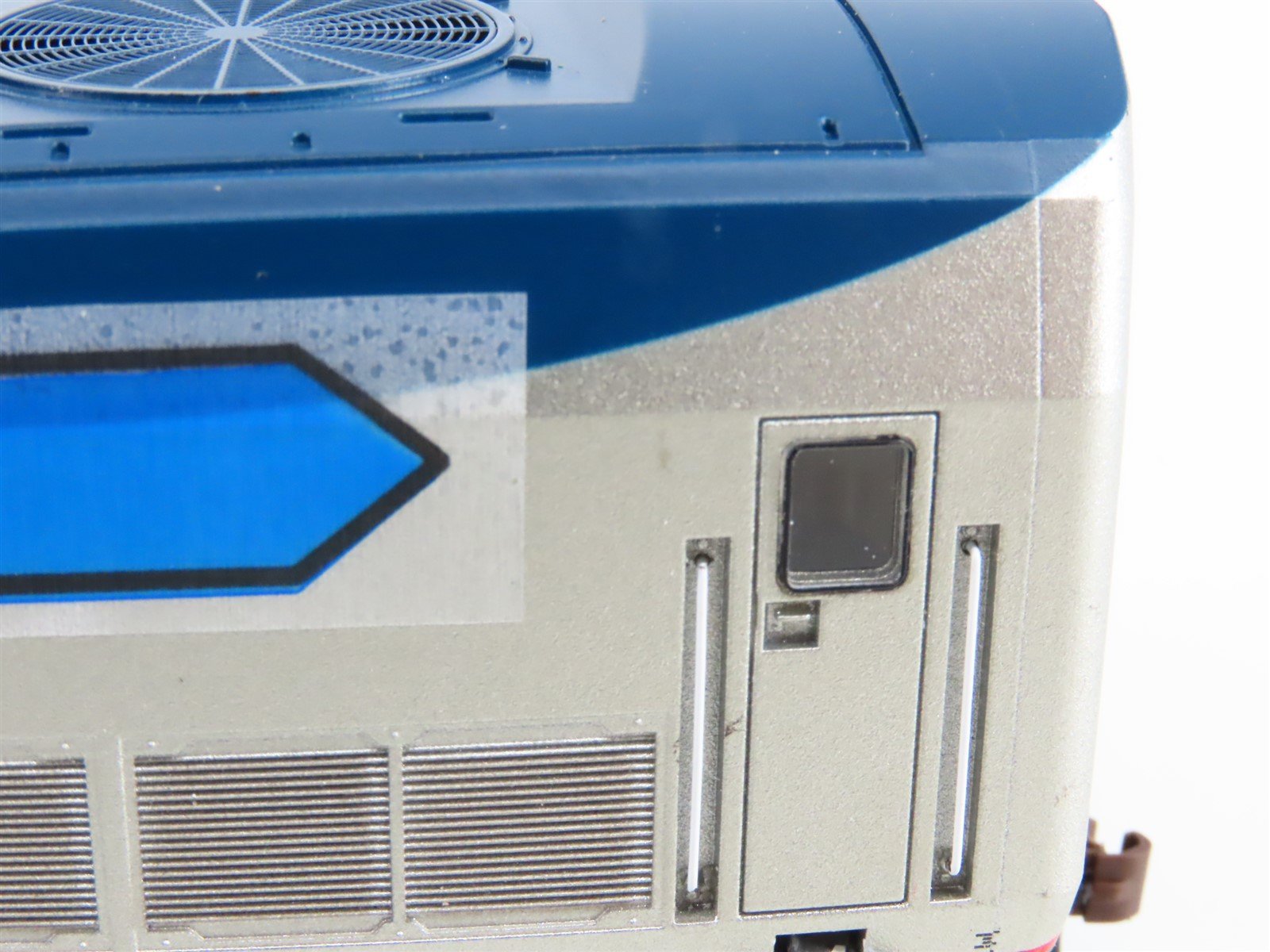 HO Scale Athearn RTR 88730 Amtrak Phase V P42DC Diesel Locomotive #75