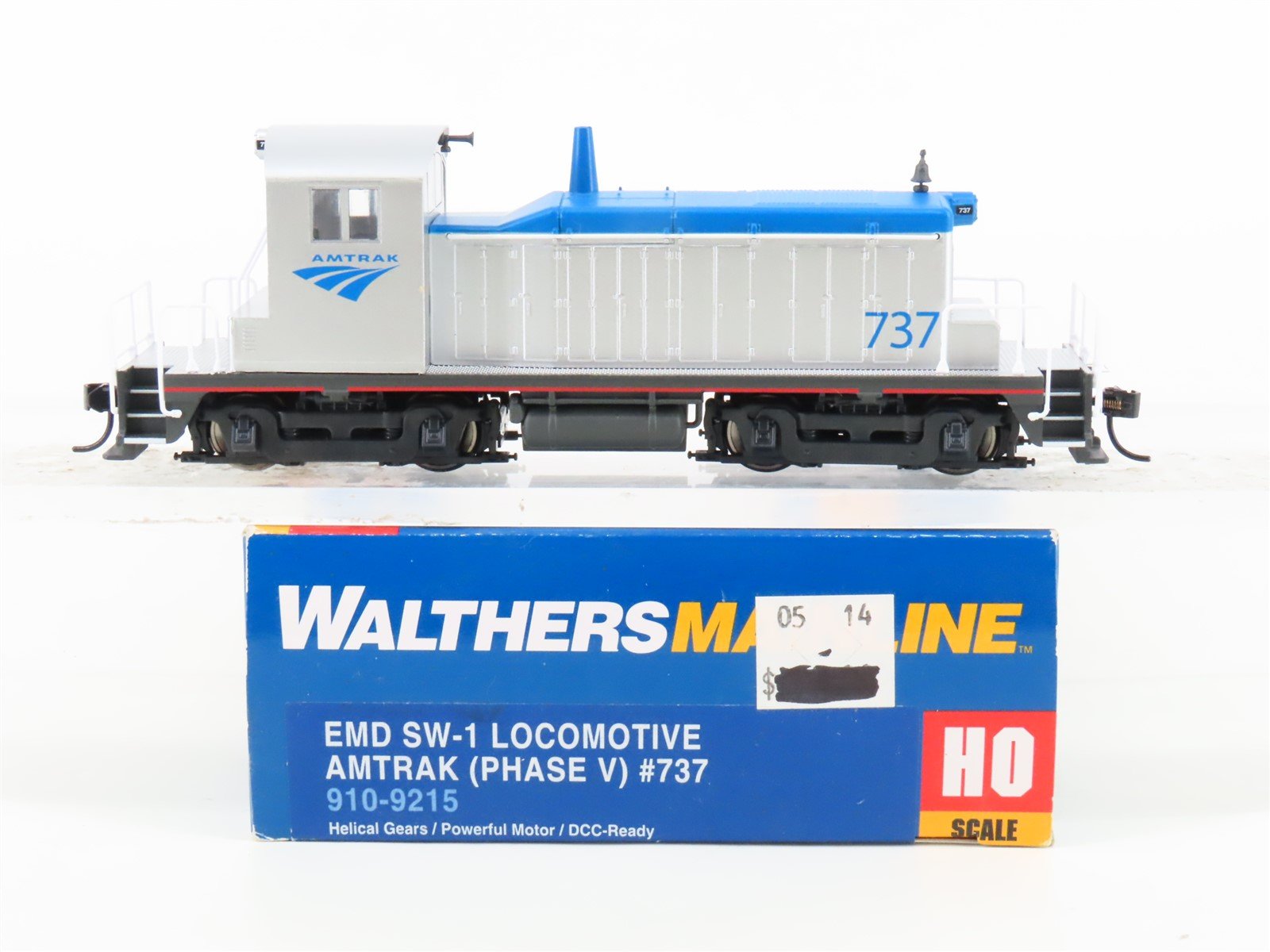 HO Scale Walthers Mainline 910-9215 Amtrak Phase V SW1 Diesel Locomotive #737