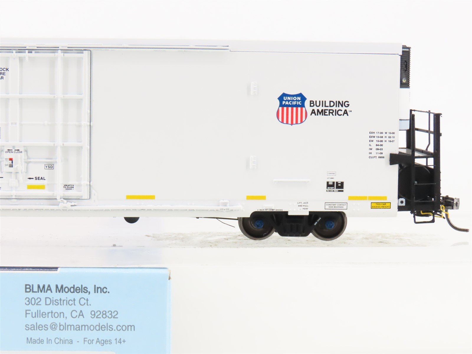 HO Scale BLMA Models 52007 ARMN UP Union Pacific Railroad 64' Reefer #111148