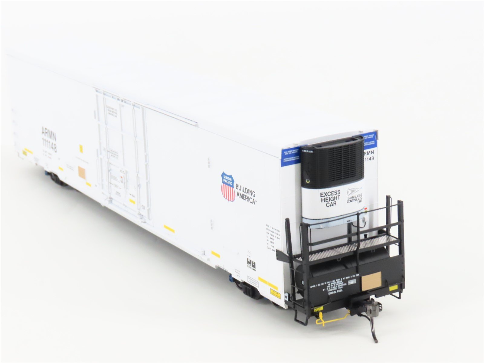 HO Scale BLMA Models 52007 ARMN UP Union Pacific Railroad 64' Reefer #111148