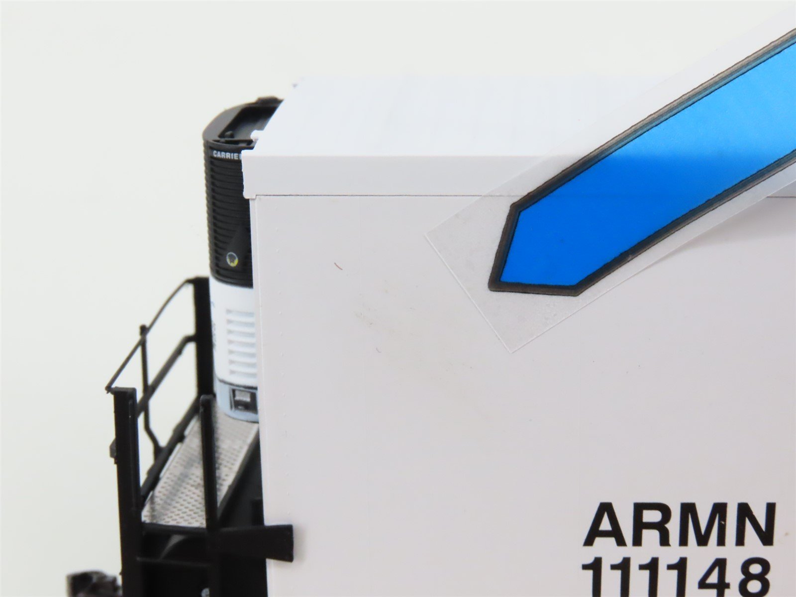 HO Scale BLMA Models 52007 ARMN UP Union Pacific Railroad 64' Reefer #111148